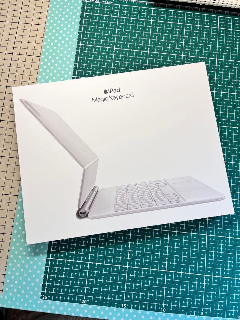 iPad magic keyboard ホワイト