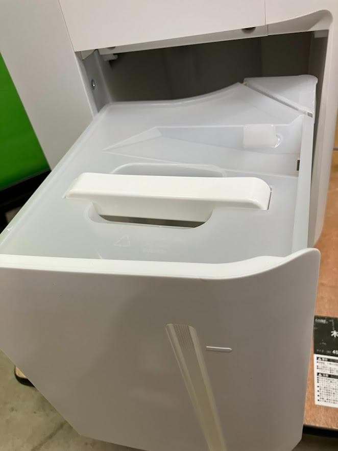 美品　SHARP 除湿機 CV-R120-W ホワイト タンク式 　２０２４年製