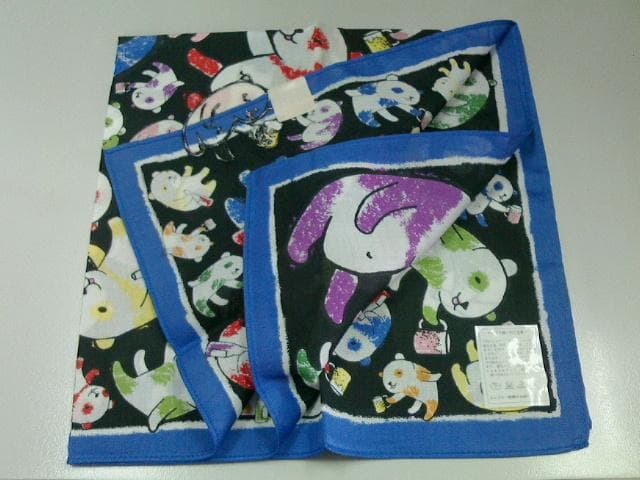 ヴィヴィアン・ハンカチ　（黒地ｘ酔いどれパンダｘ縁ブルーｘアップリケ）