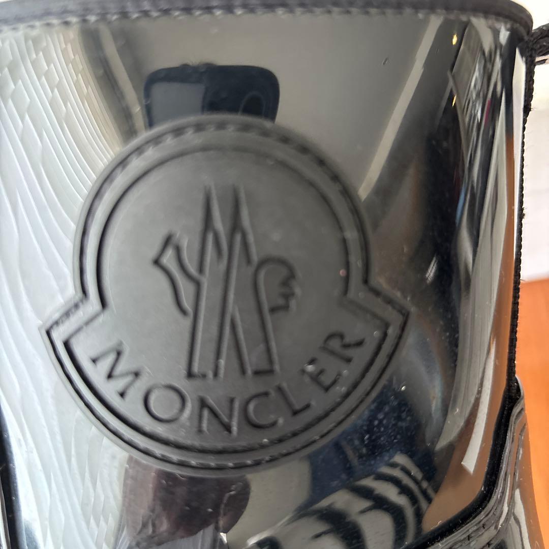 MONCLER ブラックショートブーツ