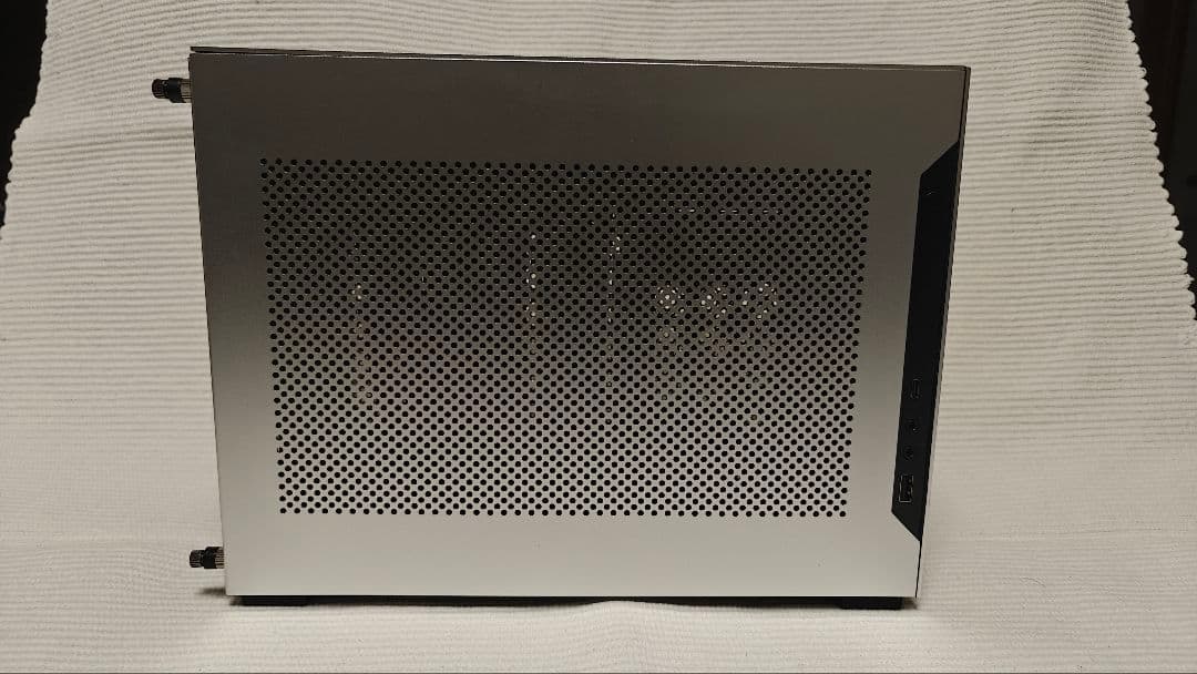 LIAN LI A4-H2O シルバー Mini-ITXケース