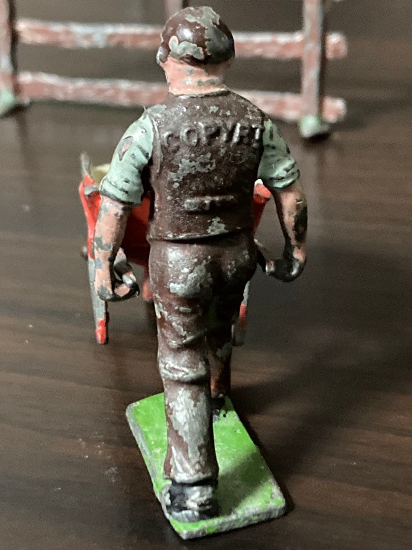 50sJ.Hill & Co.鉛製フィギュアイギリス製 一輪車を引く男ビンテージ