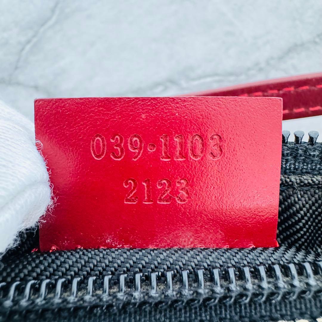 ✨GUCCI✨グッチ✨GG✨レッド✨アクセサリーポーチ✨キャンバス✨ハンドバッグ