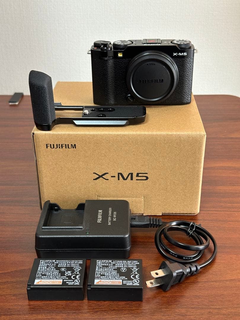 【美品】 FUJIFILM X-M5 グリップ・充電器・バッテリー2個
