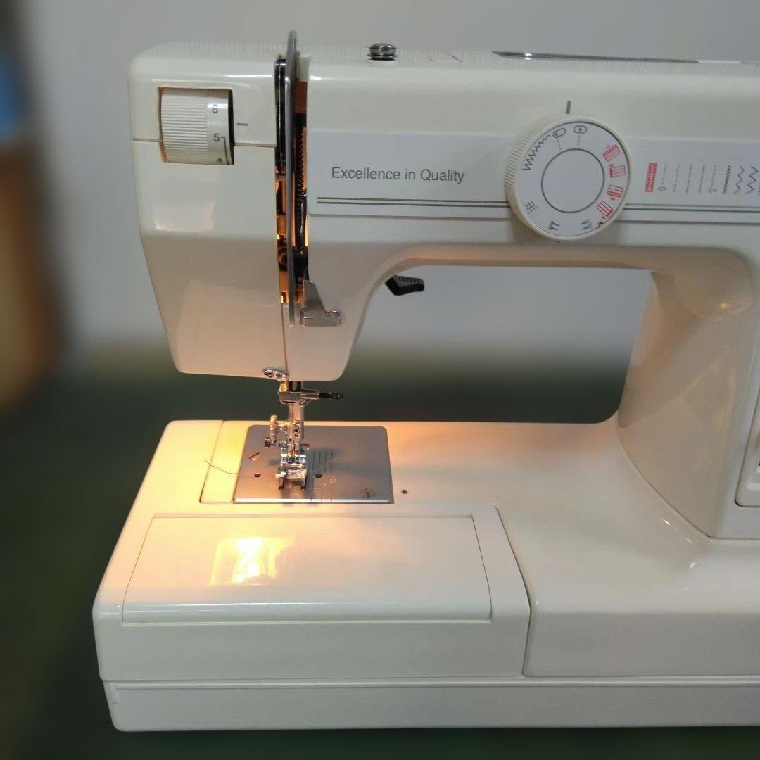 蛇の目ミシン、260型。