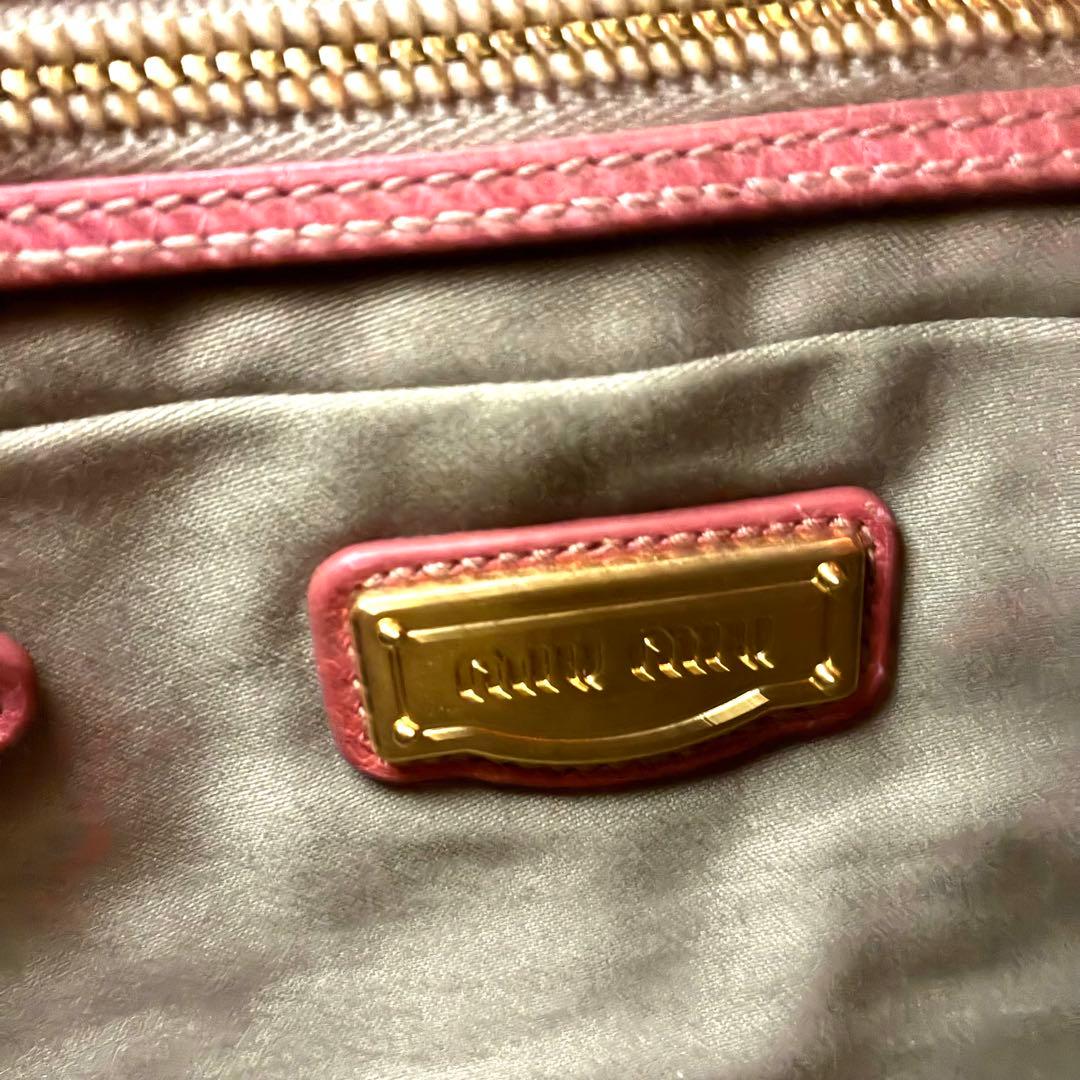 MIU MIU ピンク マトラッショルダーバッグ 2WAY