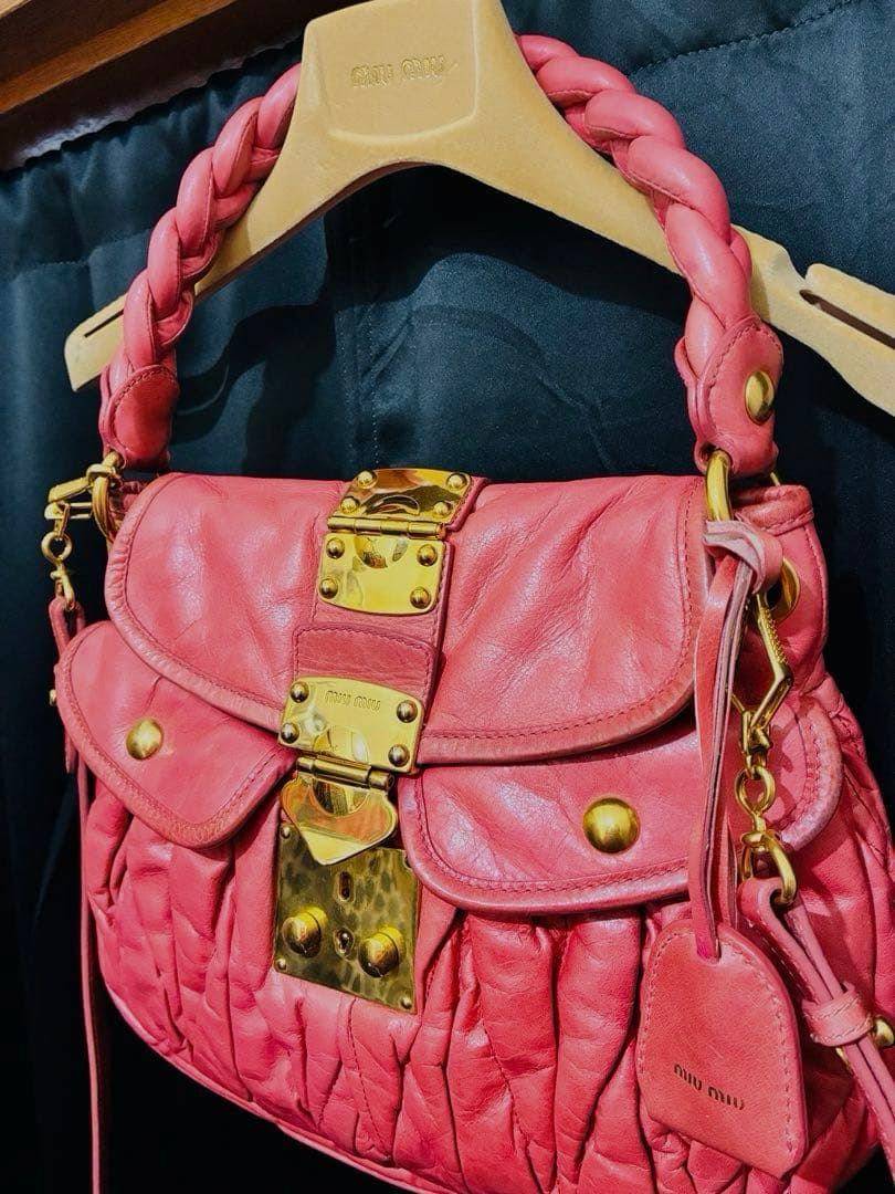 MIU MIU ピンク マトラッショルダーバッグ 2WAY