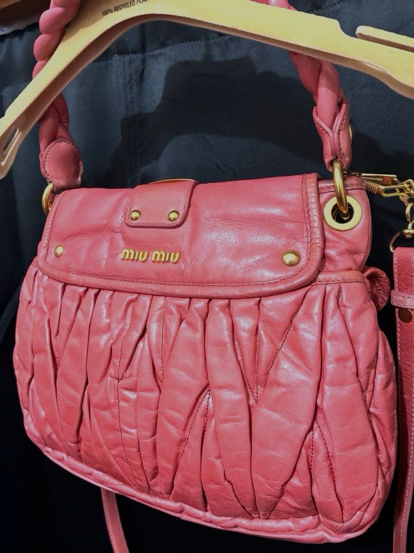 MIU MIU ピンク マトラッショルダーバッグ 2WAY
