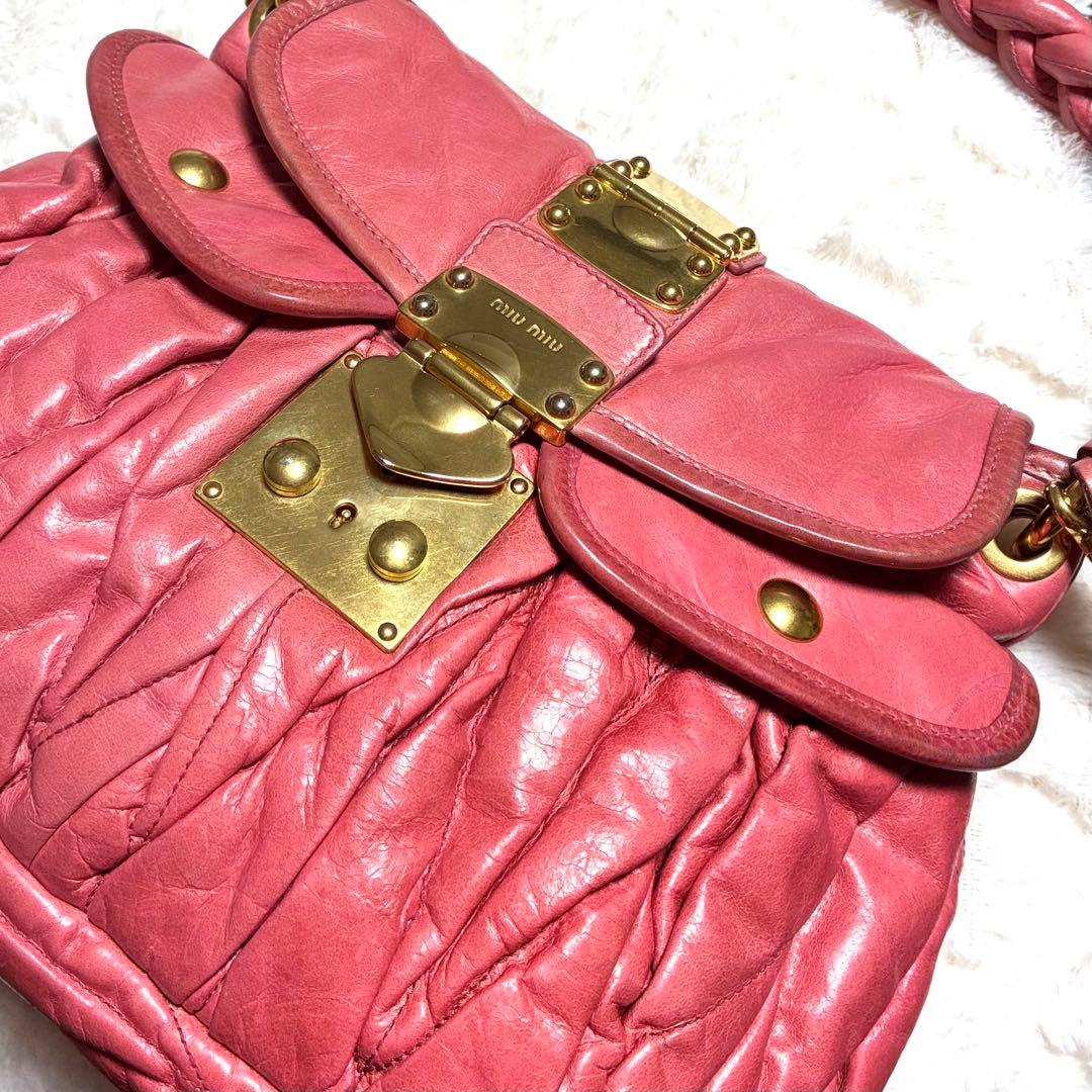 MIU MIU ピンク マトラッショルダーバッグ 2WAY