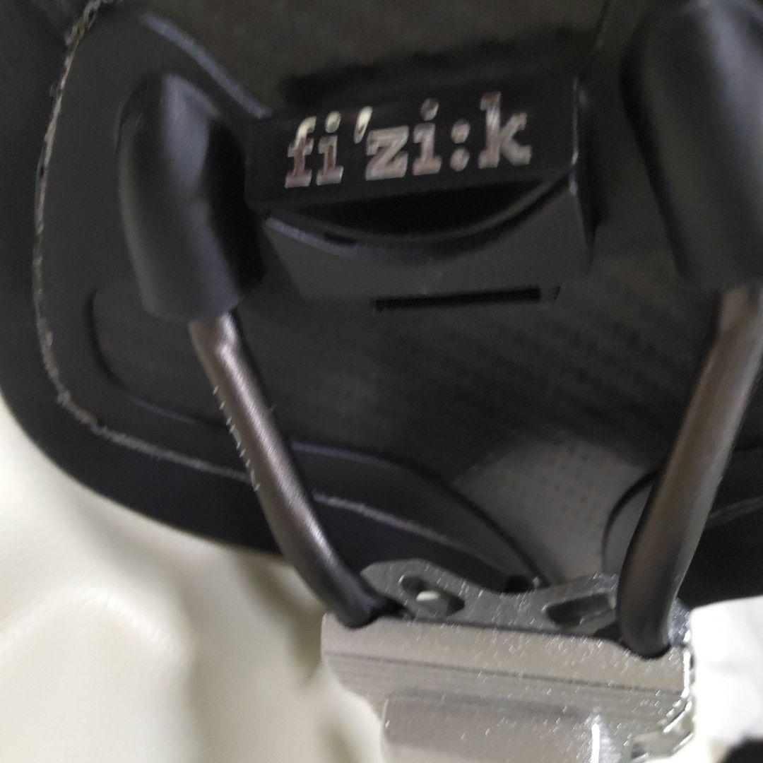 fi'zi:k Arione サドル ブラック カーボン