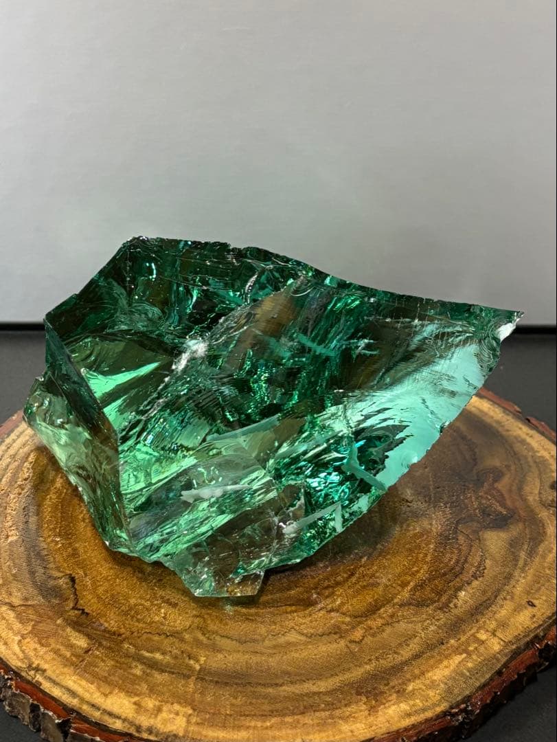 アンダラクリスタル　火山ガラス　411g エメラルドグリーン　クリストバライト入