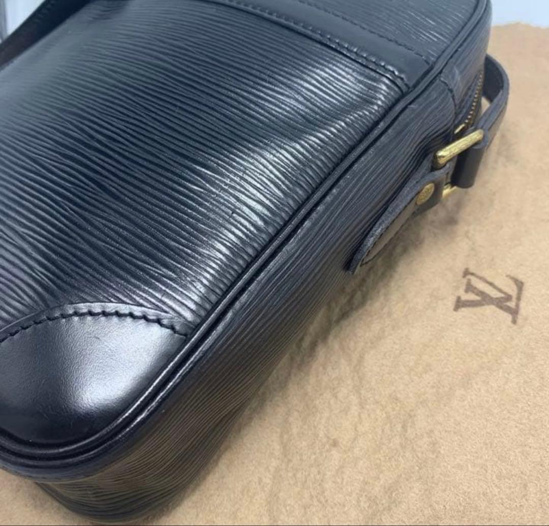 ルイヴィトン ショルダーバッグ ポシェット エピ ダヌーブ レザー 黒