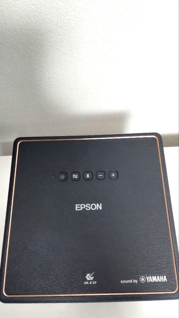 送料別　美品　EPSON EF-12 プロジェクター本体