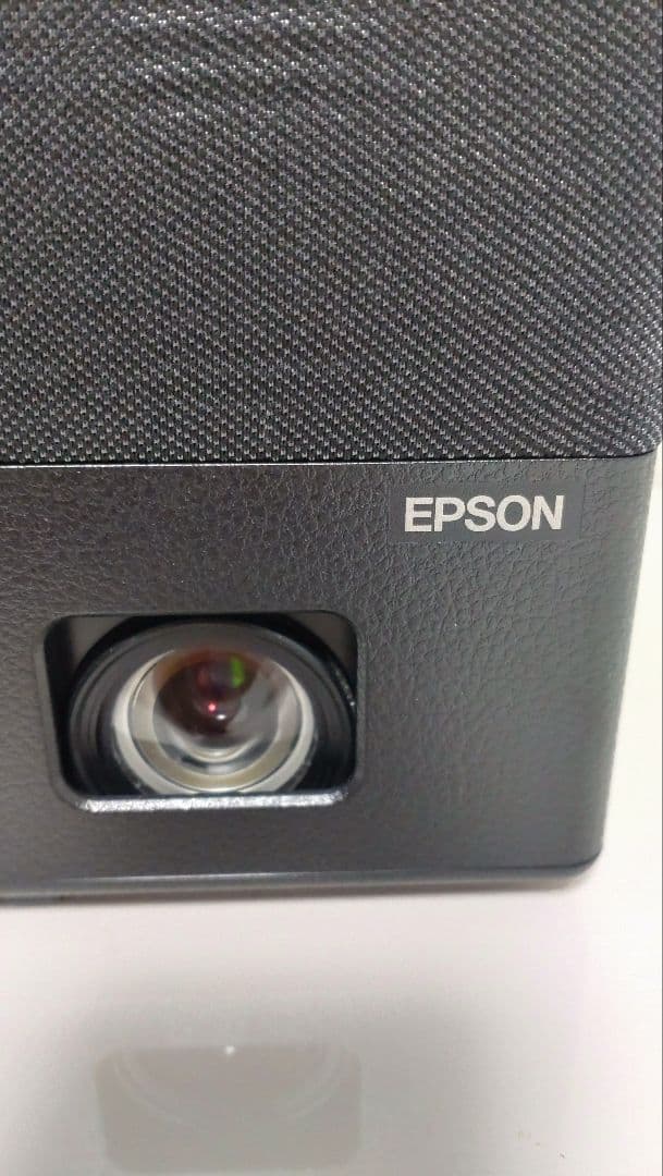 送料別　美品　EPSON EF-12 プロジェクター本体
