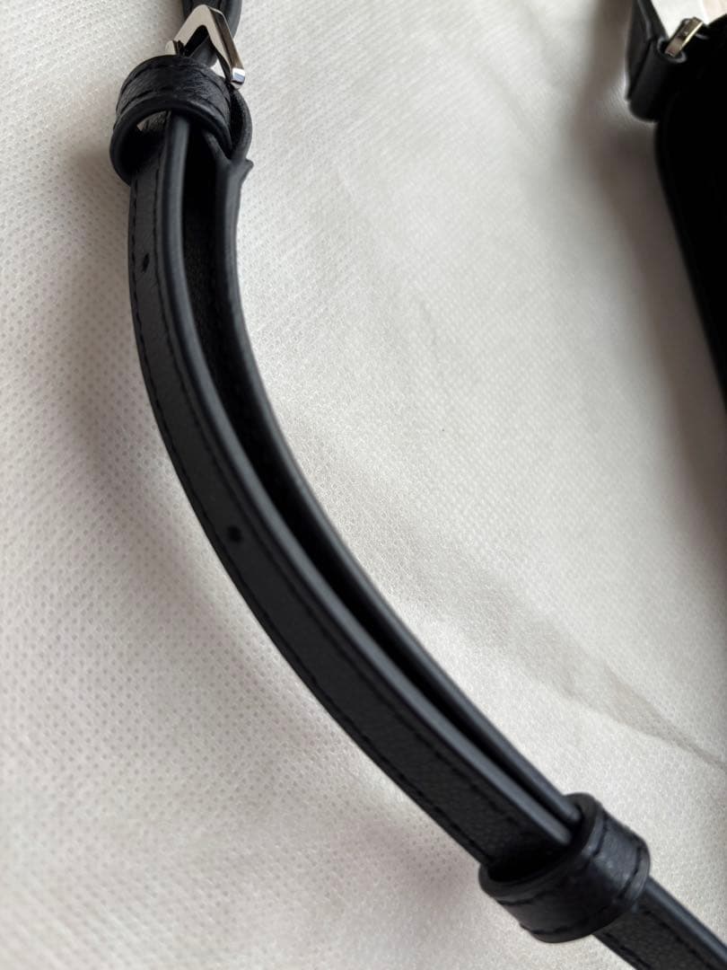 agnès b. ブラックレザーショルダーバッグ　ターンロック　ロゴ金具　美品