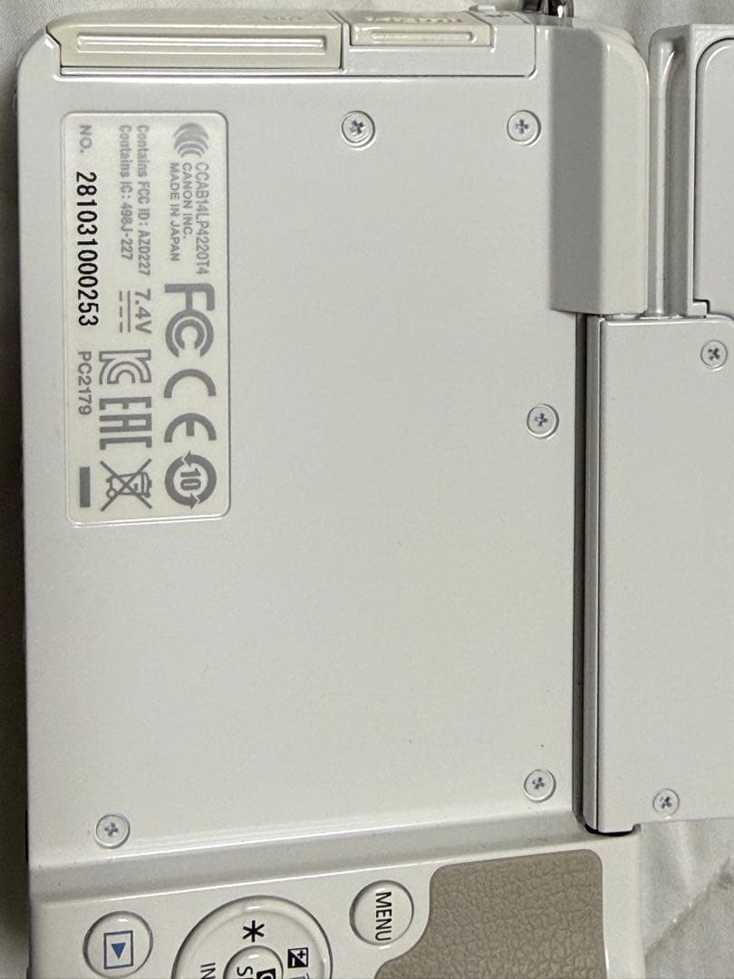 【美品】Canon EOS M10 ミラーレスカメラ 本体と付属品