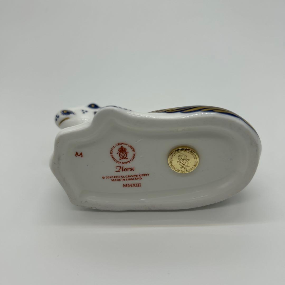 ハート模様の馬(2025年干支)磁器置物