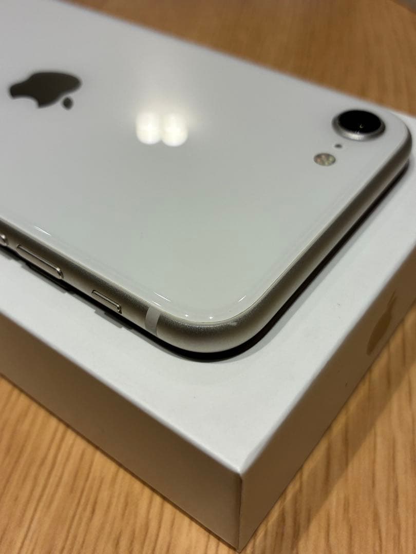 iPhoneSE 第3世代 スターライト 64GB 箱あり 美品 おまけ