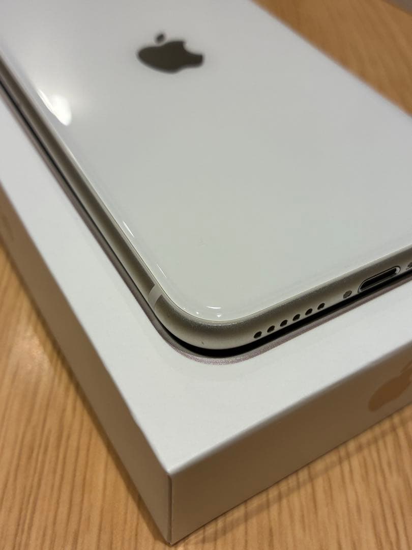 iPhoneSE 第3世代 スターライト 64GB 箱あり 美品 おまけ