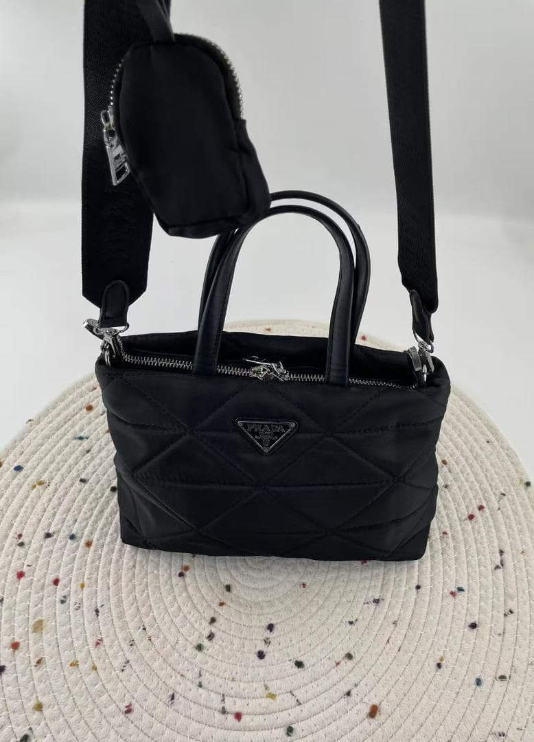 超人気 PRADAショルダーバッグ ノベルティ}