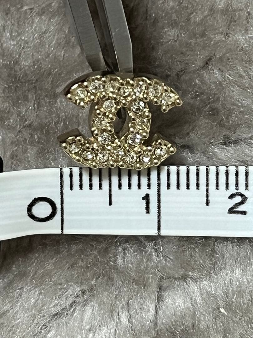 シャネル　ロゴピアス　片耳