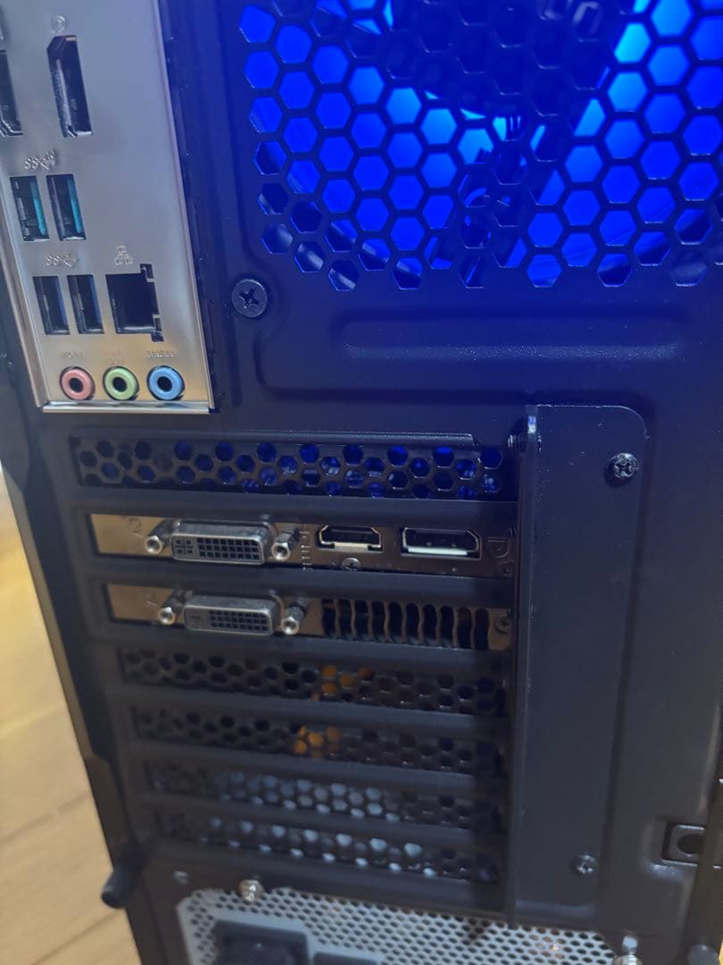 うっすら青光り！シンプルケースの自作ゲーミングPC！新品M.2SSDでサクサク！