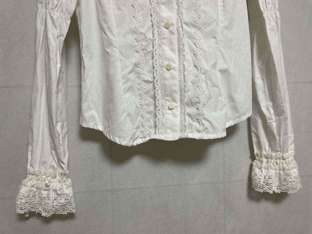 BABY, THE STARS SHINE BRIGHT 長袖ブラウス 白