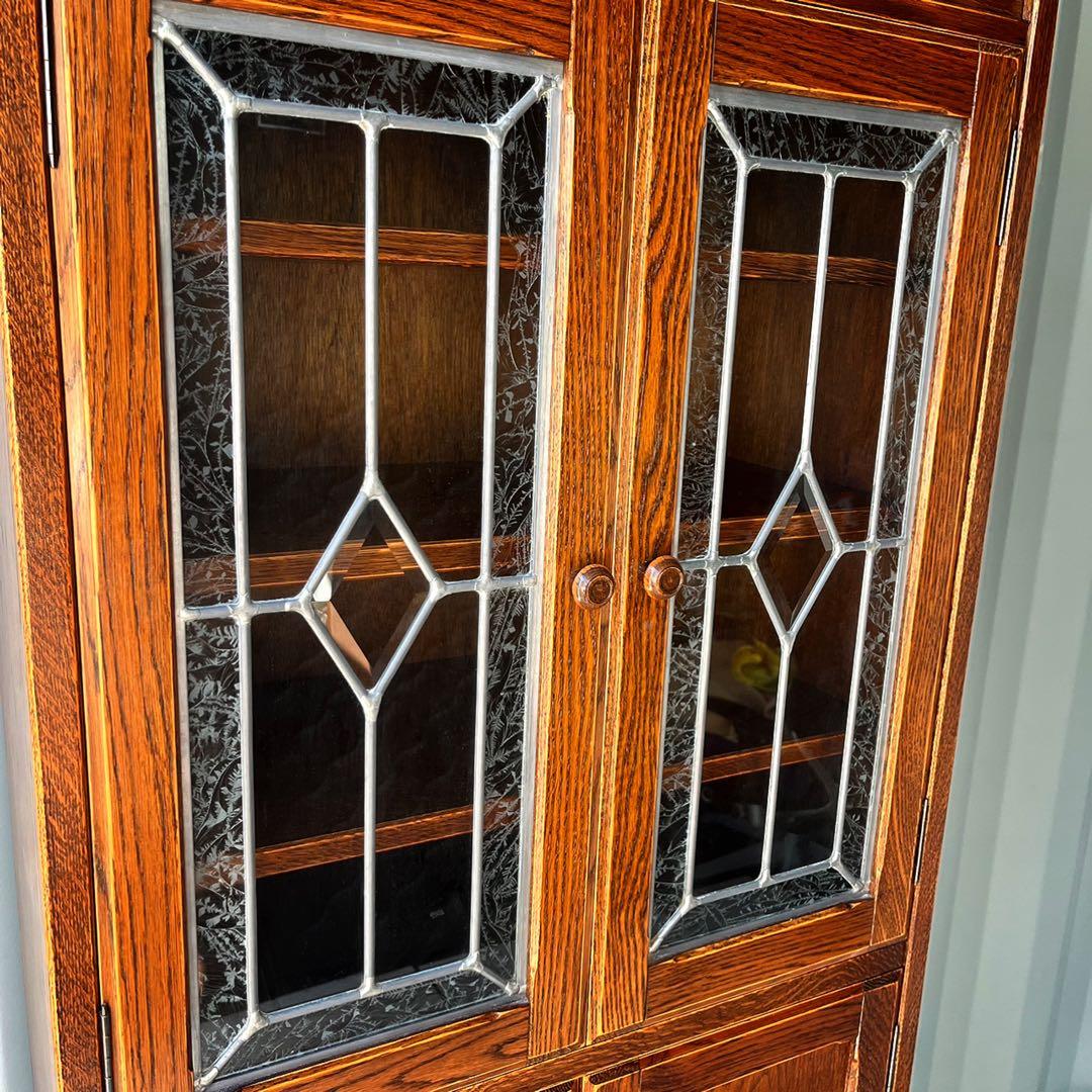 取付無料！三越家具 ブルージュ 天然木ステンドグラス扉アンティークキャビネット✨