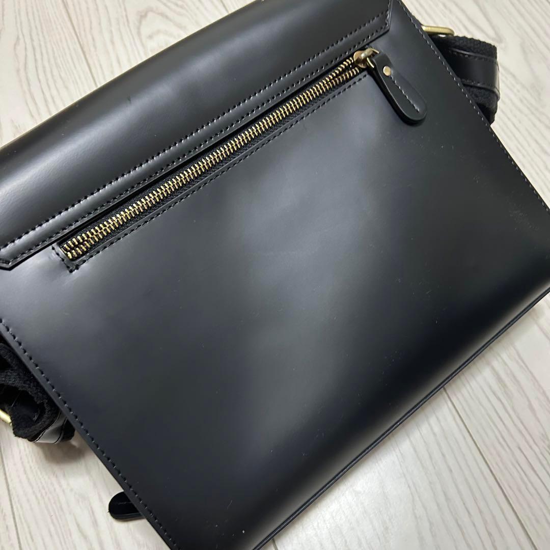 ⭐本革⭐メンズ ショルダーバッグ 斜め掛け メッセンジャー A4対応 光沢感