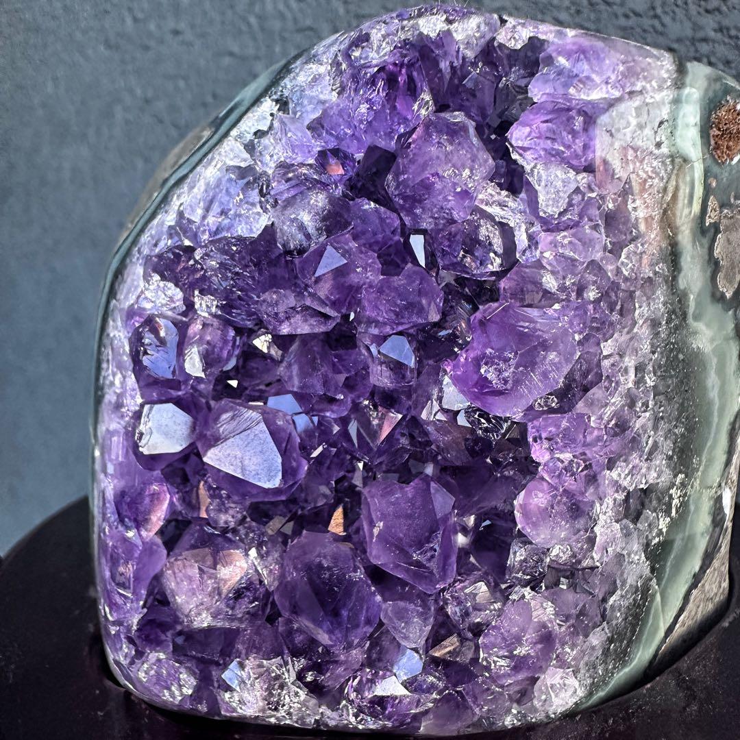 濃紫の煌めきウルグアイ産☆キラキラ☆アメジストクラスターパワーストーンA1122