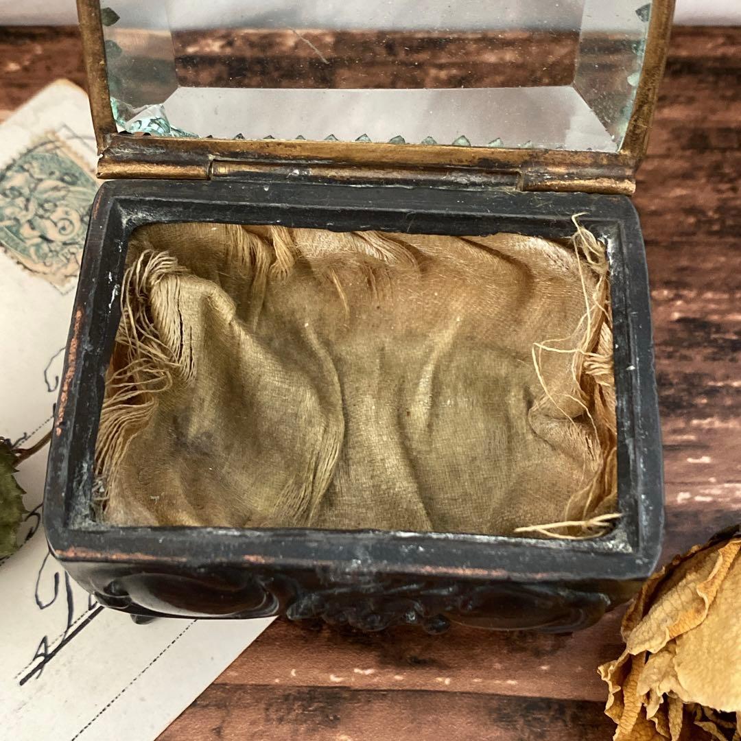 1920年代ガラス製ジュエリーケース【フランスアンティーク】