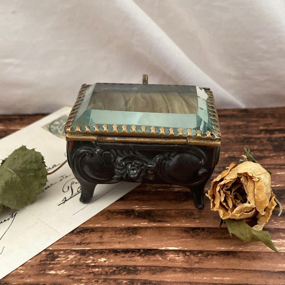 1920年代ガラス製ジュエリーケース【フランスアンティーク】