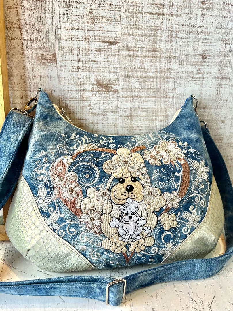 ロラライハリス♡ライトブルーWデニム本革コラボ♡刺繍の三日月ショルダーバッグ♡