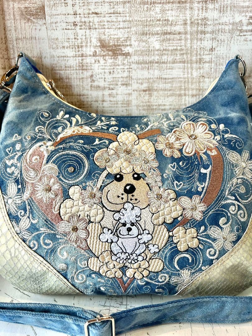 ロラライハリス♡ライトブルーWデニム本革コラボ♡刺繍の三日月ショルダーバッグ♡