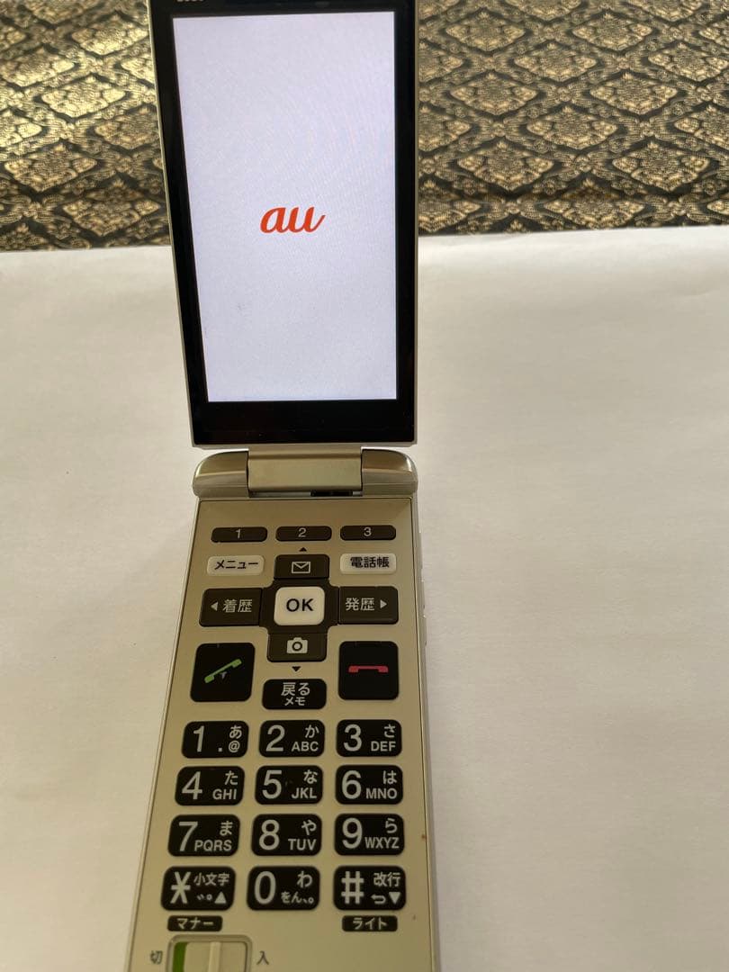 au KYF43 折りたたみ式携帯電話