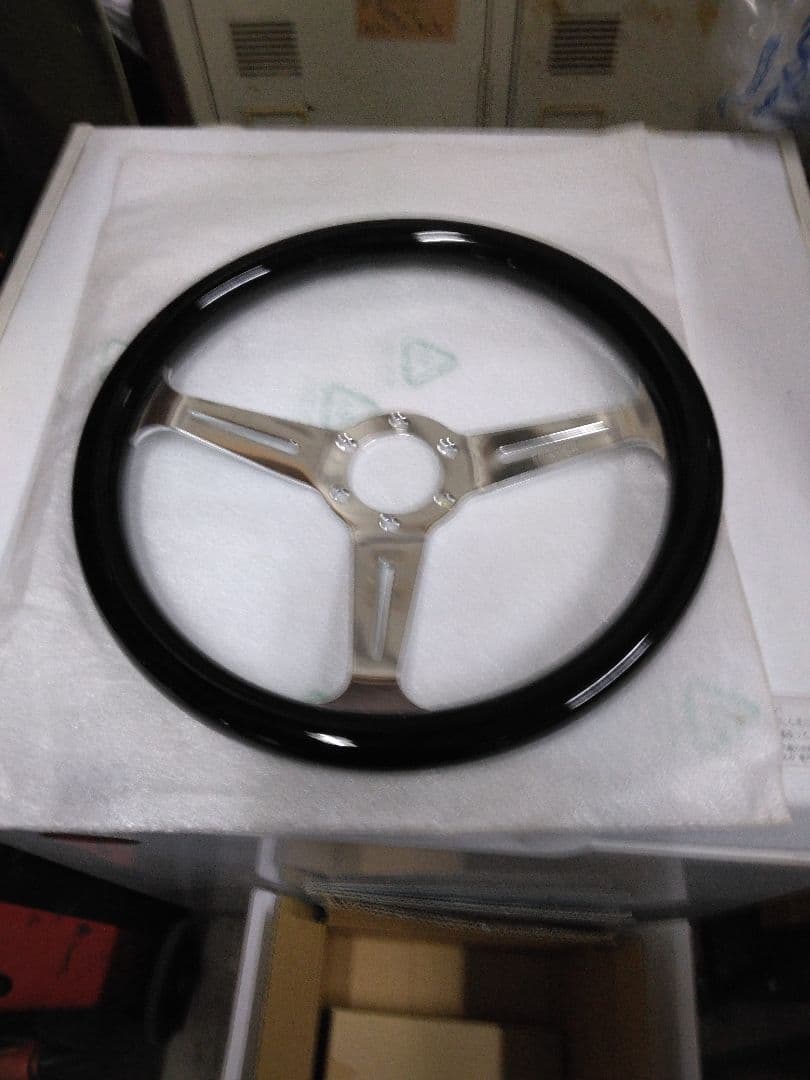 3スポーク ステアリング ブラウンウッド8さん専用です。ホーンボタン付きです。