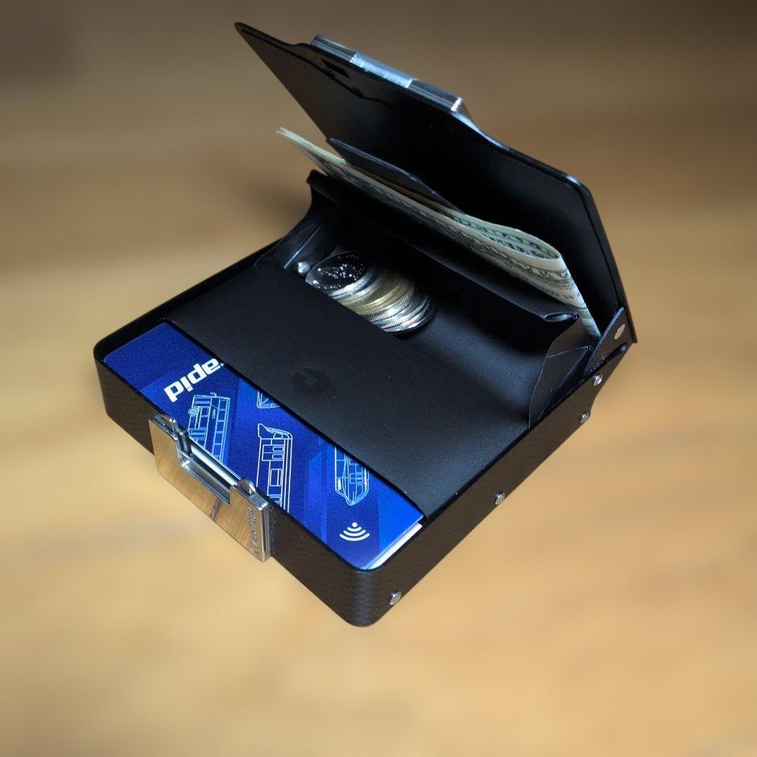 CLAUSTRUM 　ベルトウォレット　 黒、シルバー