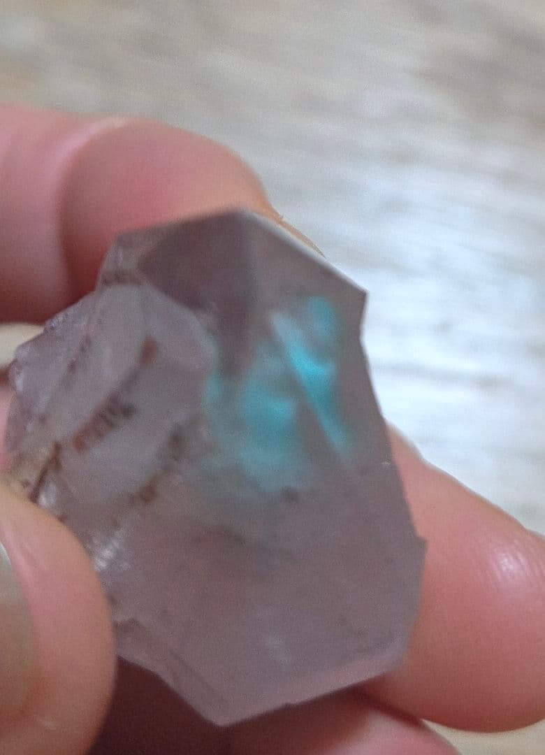 アホー石入り水晶　ajoite in quartz アホーアイト　鉱物　希少石