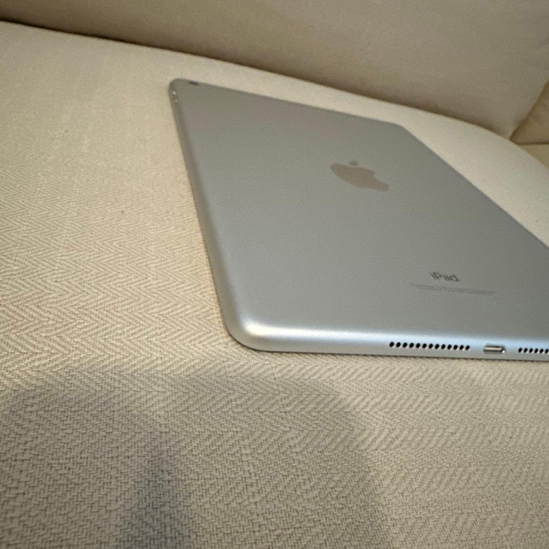 【美品】Apple iPad シルバー　本体　第6世代　32G