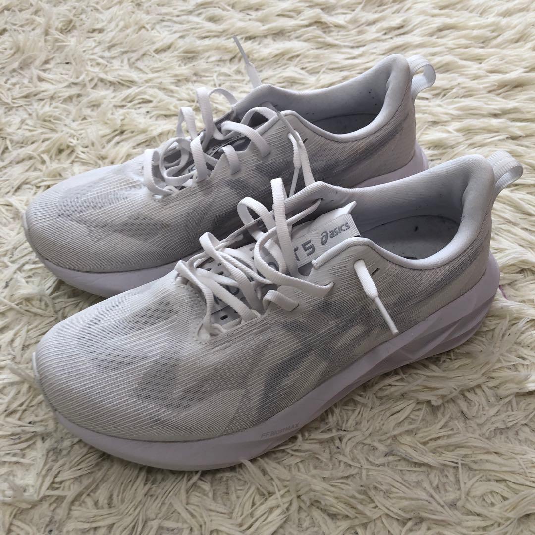 【美品】アシックスASICS NOVABLAST5 ホワイト 26.0cm