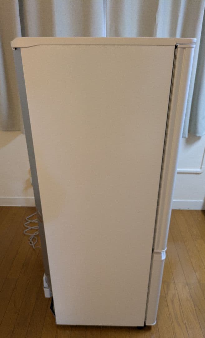ホワイト冷蔵庫 スリムタイプ