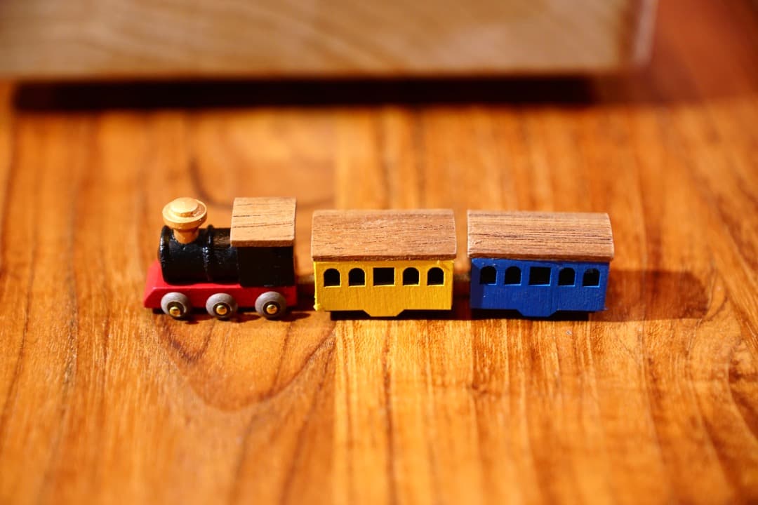 【美品】「木製ジオラマオルゴール」特注アクリルケース付／♬「線路は続くよ」