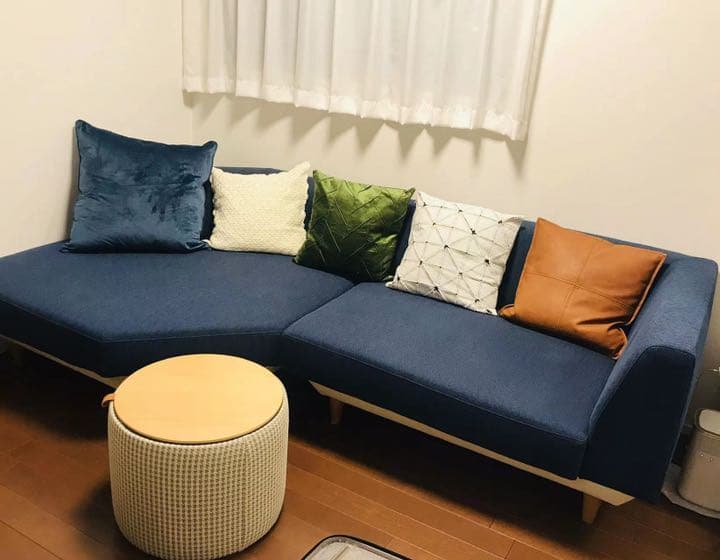 おしゃれで大きめのカウチソファ