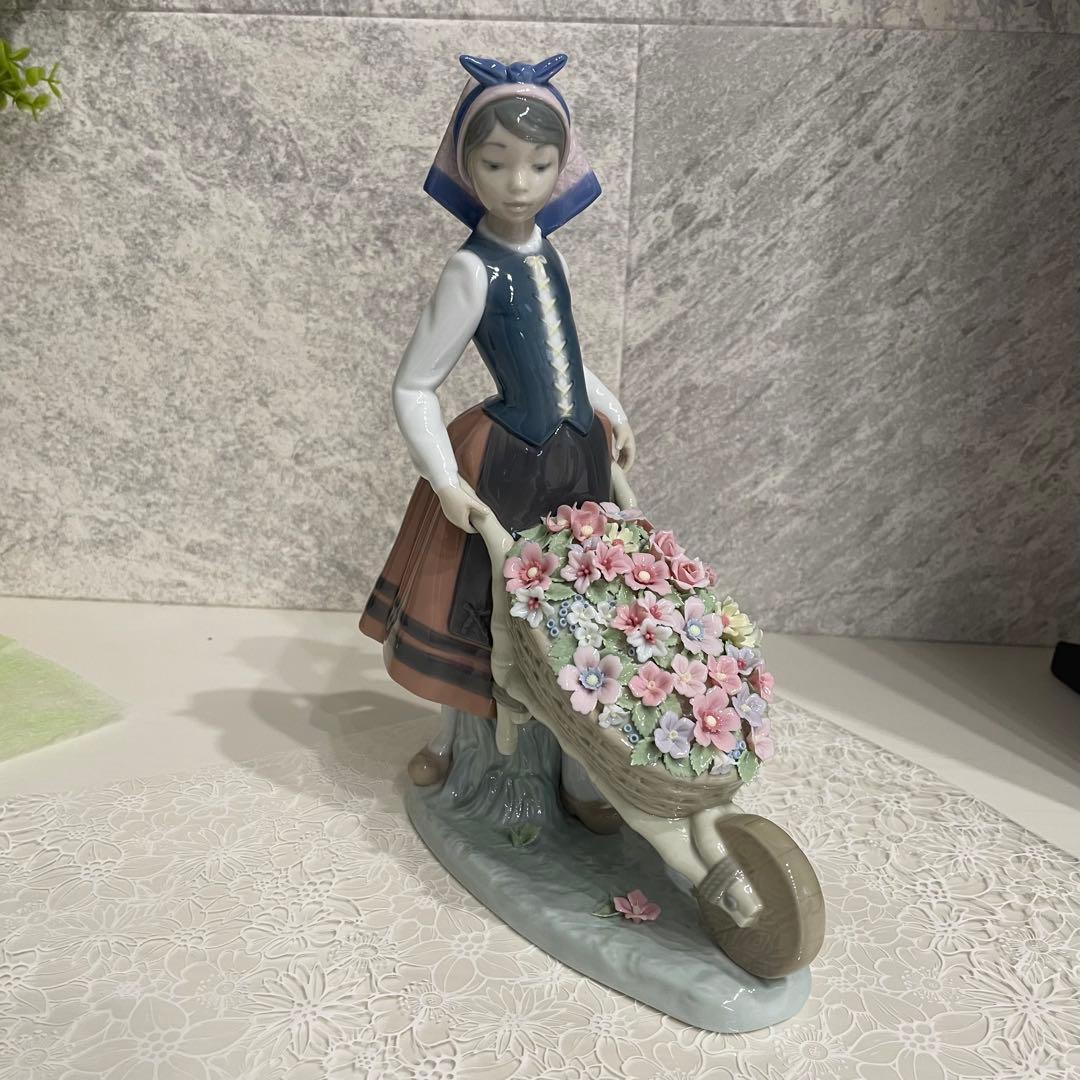 リヤドロ　LLADRO 花屋の姉妹シリーズ　[花集め] [花車を押す少女]