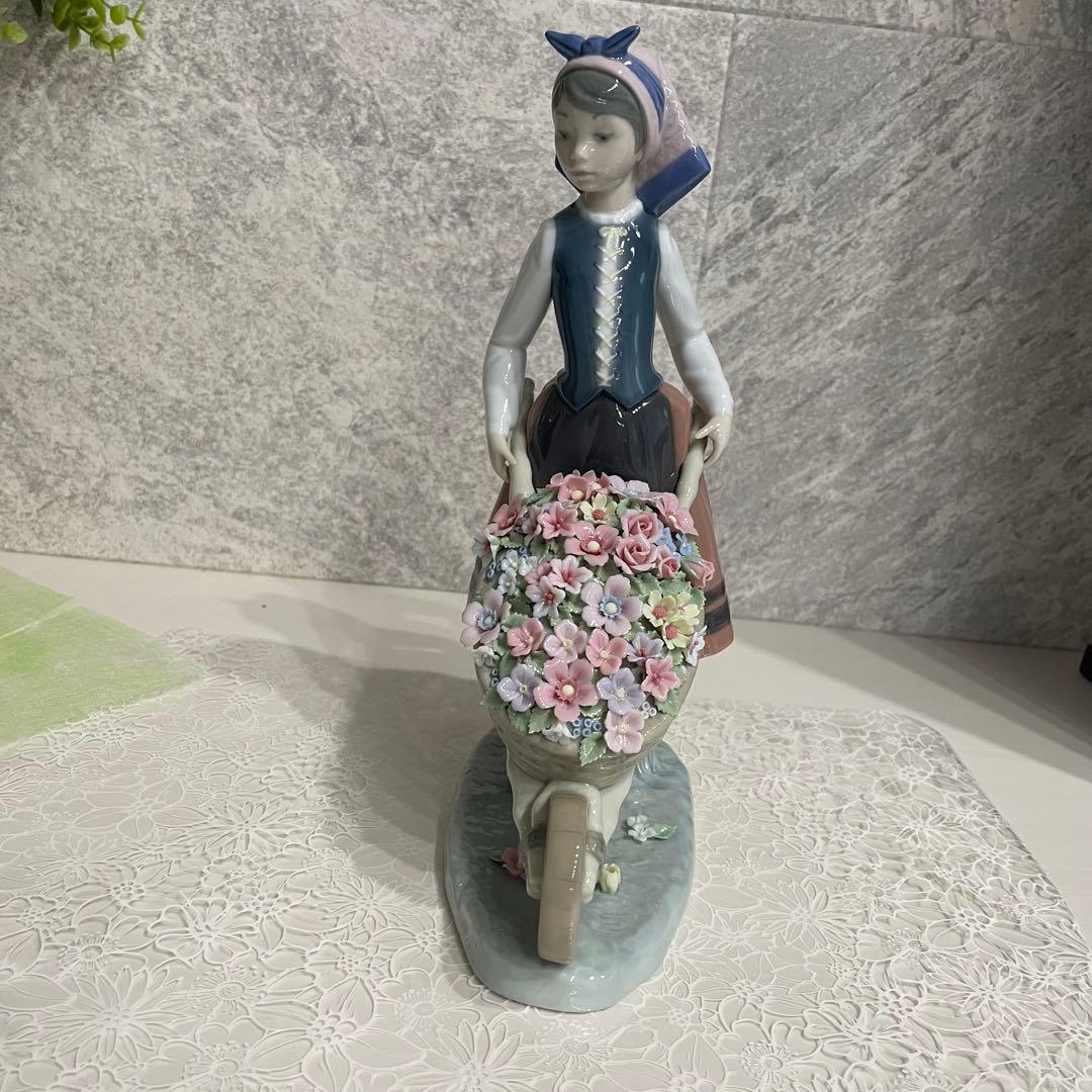 リヤドロ　LLADRO 花屋の姉妹シリーズ　[花集め] [花車を押す少女]