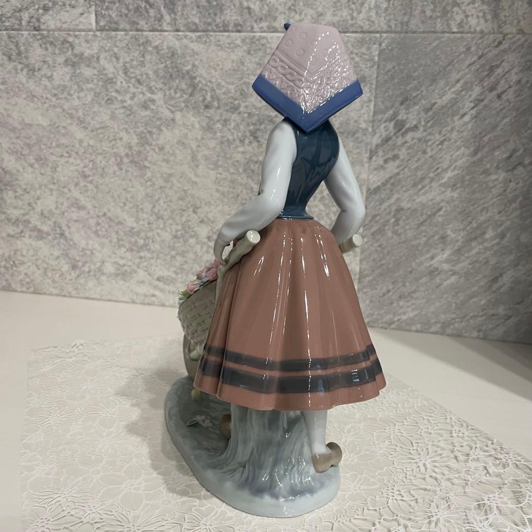 リヤドロ　LLADRO 花屋の姉妹シリーズ　[花集め] [花車を押す少女]