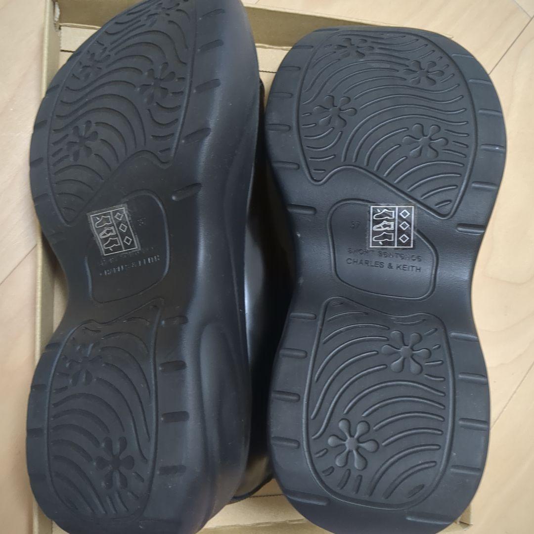 ショートセンテンス チャールズ＆キース／メリージェーンシューズ