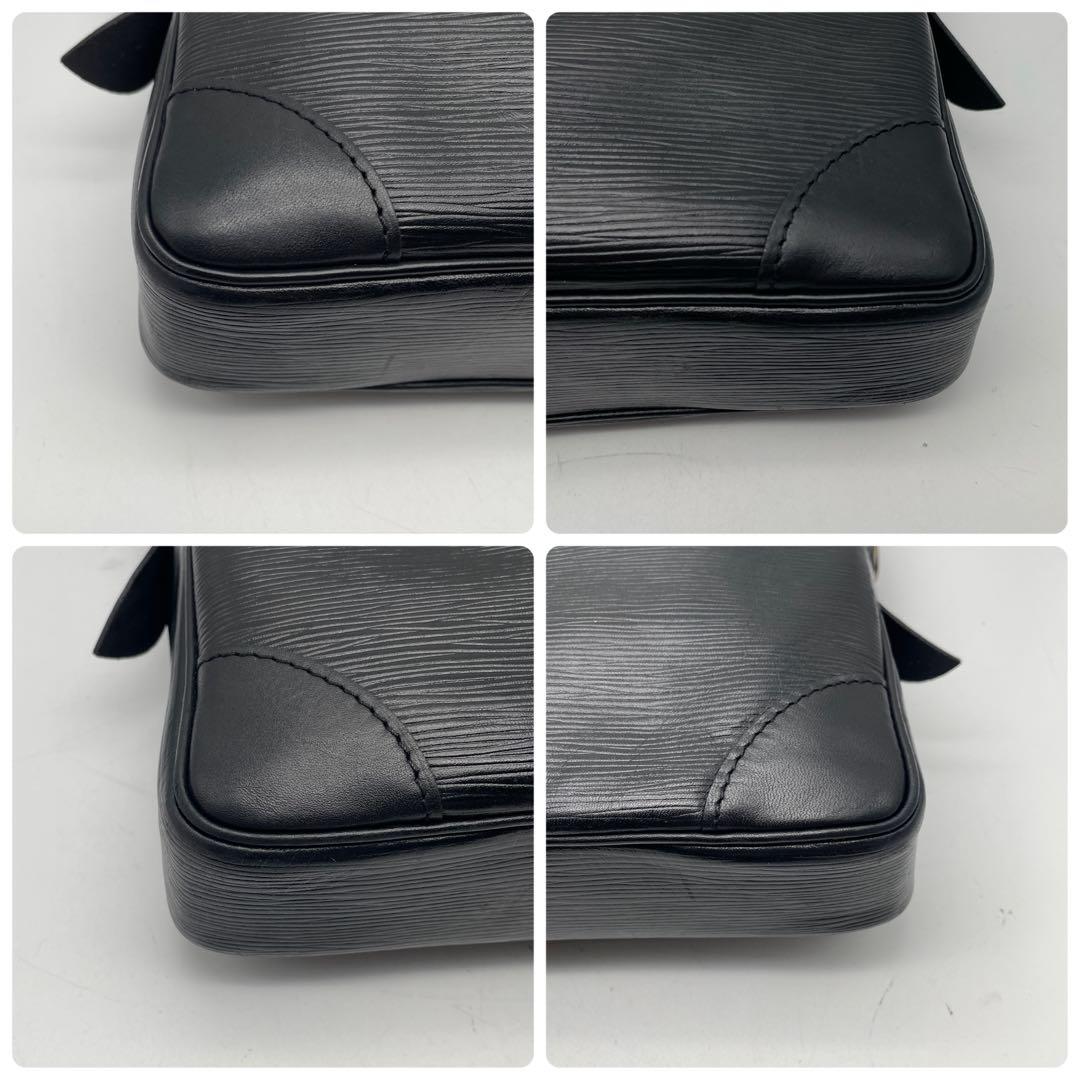 ルイヴィトン エピ ポルトドキュマンヴォワヤージュ M54472