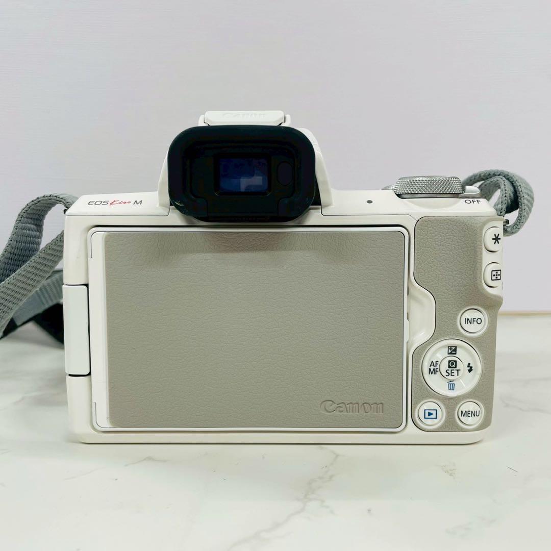 Canon EOS Kiss M EF-M15-45 IS STM レンズキット