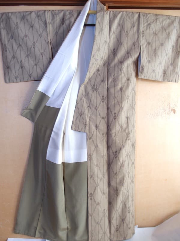 紬着物（絣文）裄68　正絹美品